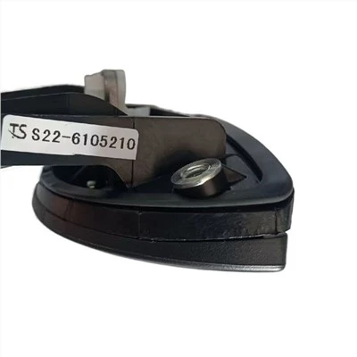 S22-6105210 PEGANGAN PINTU DEPAN KANAN DI LUAR
